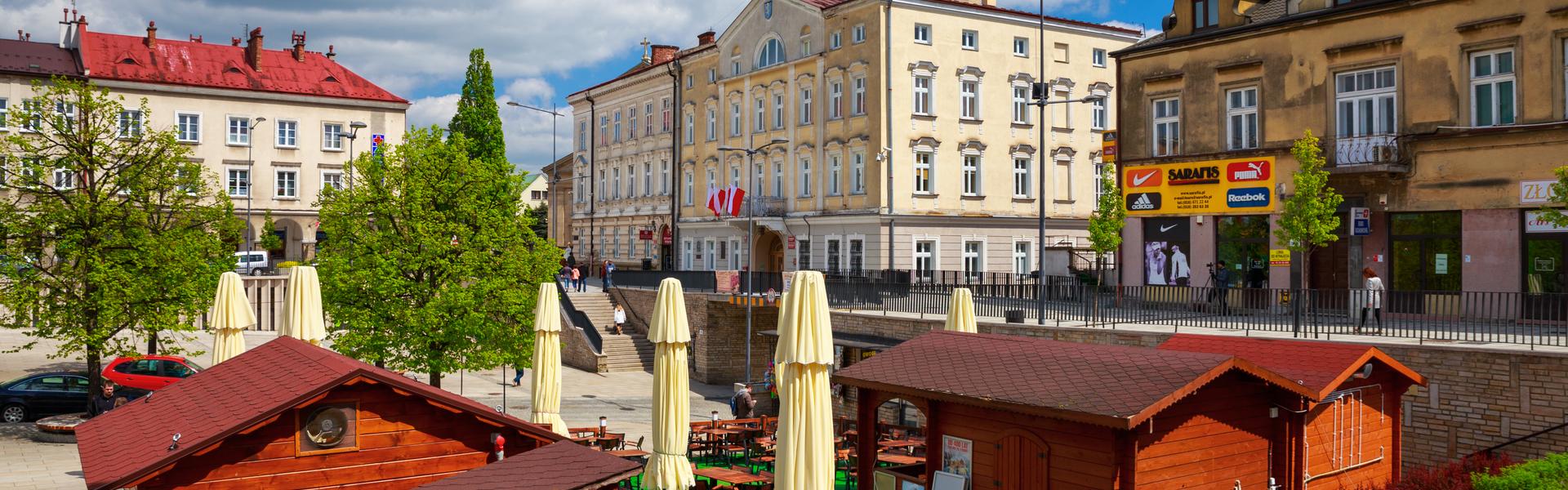 zdjęcie przedstawia rynek w gorlicach