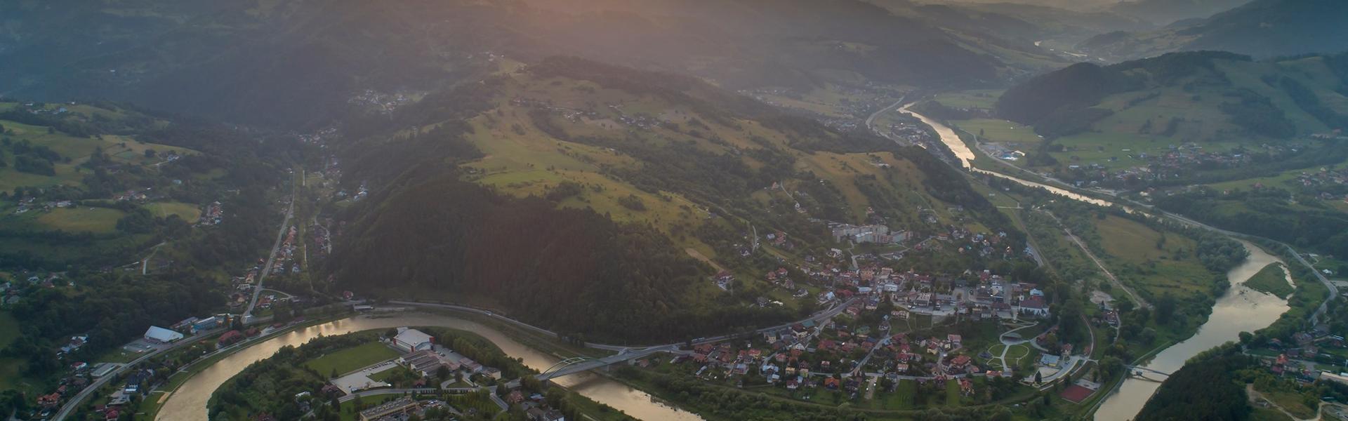 Zakola Popradu - rzeka meandrująca pomiędzy górami