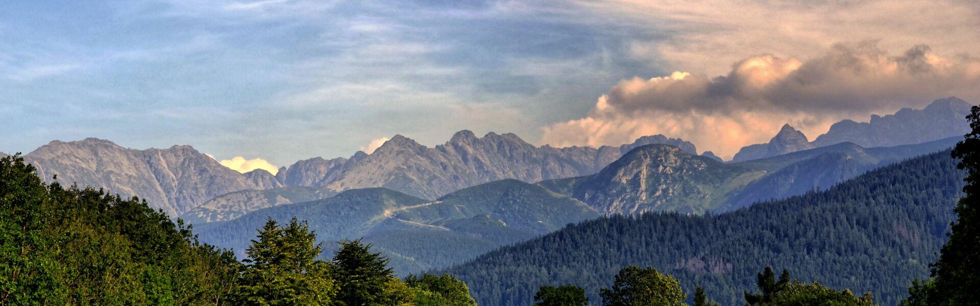 Ponarama na ośnieżone Tatry.